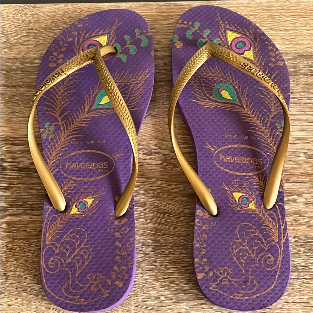 Havaianas Women’s Slim Peacock Print Flip Flops - 6